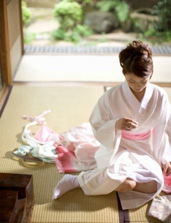 艳丽逼人 日本美女和服里的秘密_头条关注