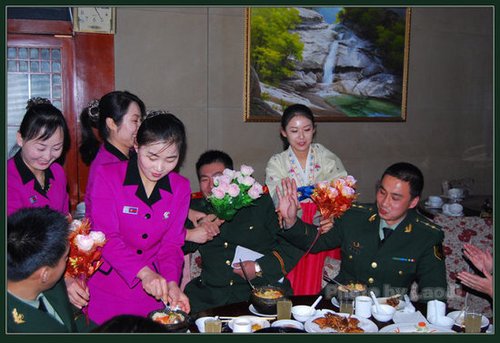 朝鲜姑娘对军人情有独钟