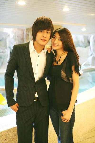 组图:台湾嫩模吴亚馨喷鼻血大胆火辣性感艳照