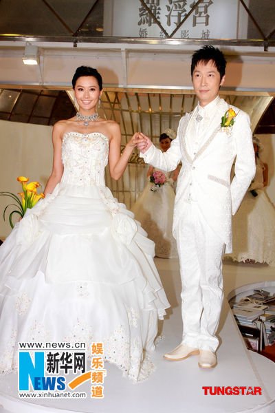 陈法拉、 马浚伟 穿婚纱走秀 男才女貌深情对视