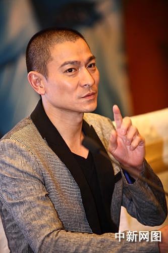  刘德华 平头现身 蓉城成都  为新片造势(组图)_湖