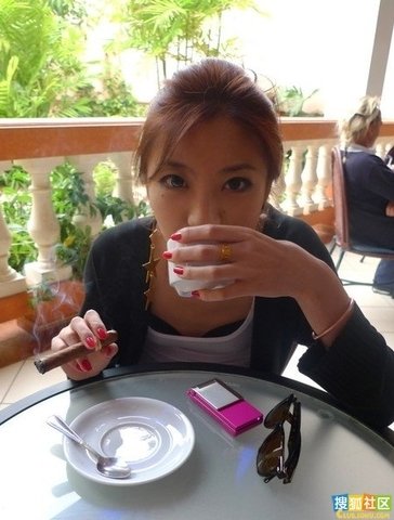 组图:北京爆红富家女阴岳性感私房照曝光_娱乐