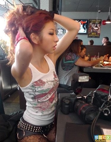 组图:北京爆红富家女阴岳性感私房照曝光_娱乐