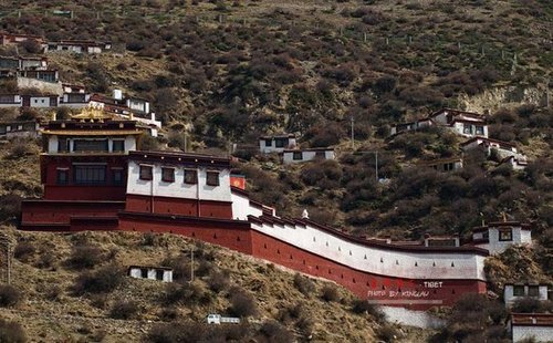 亲历天葬:剁尸体的血溅到了我朋友身上(图)