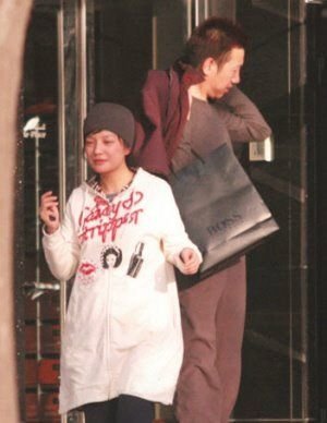 赵薇孩子首张照片叫价100万