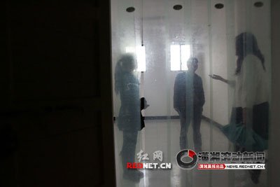 偷窥男藏<em>女生</em>澡堂 <em>女生</em>选择沉默_校园<em>主题班会</em>