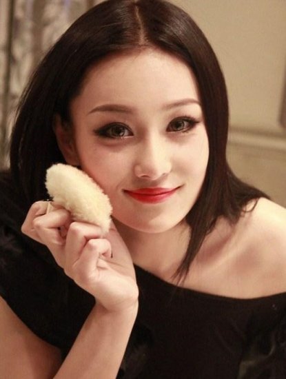 <em>网络</em>第一<em>美女</em>张馨予公开艳妆照片_湖北3C媒体