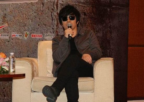 郑钧圣诞夜上海开唱 将翻唱经典英文歌_腾讯·