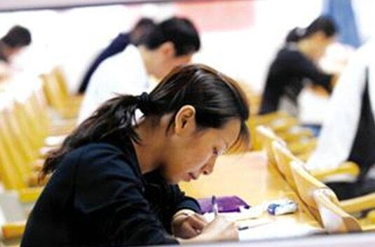 苦逼又可怕的十大好职业:公务员、<em>空姐</em>_大楚