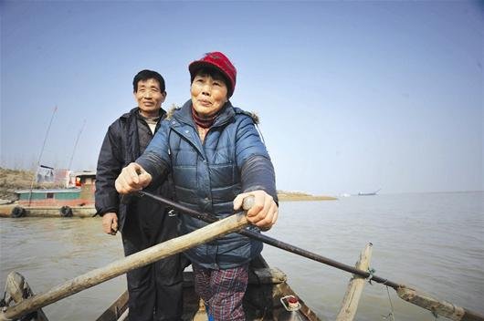 监利籍渔船湖南翻覆 渔民夫妇冰水中救回六老