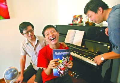 武汉16岁智障男孩弹钢琴获全国才艺大赛大奖