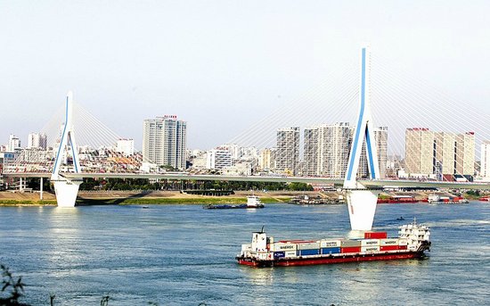 与襄阳经济总量相当的城市_襄阳城市图片(3)