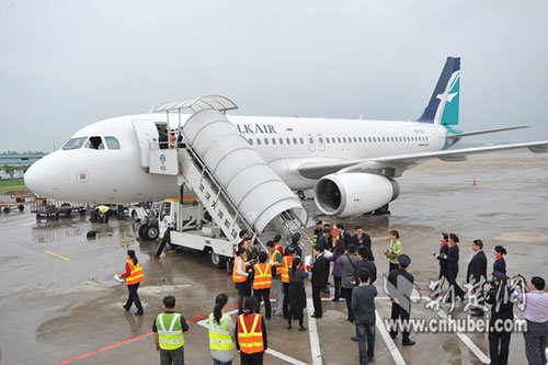 胜安航空开通武汉新加坡直航航线 经济舱最低