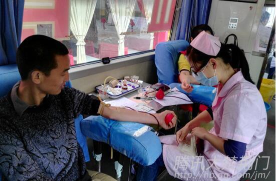 荆门红十字服务进社区 提高居民健康意识