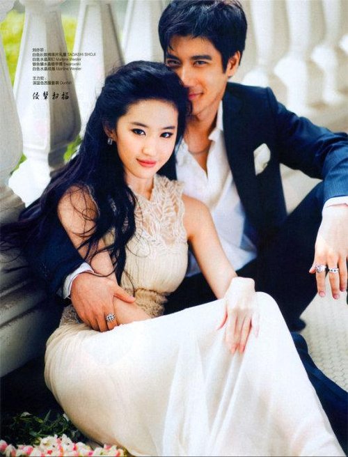 大牌何莎莎的婚纱图片