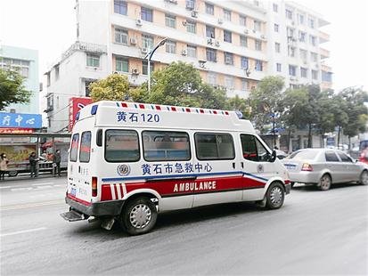 黄石救护车跑趟武汉收费近两千元 市民质疑乱