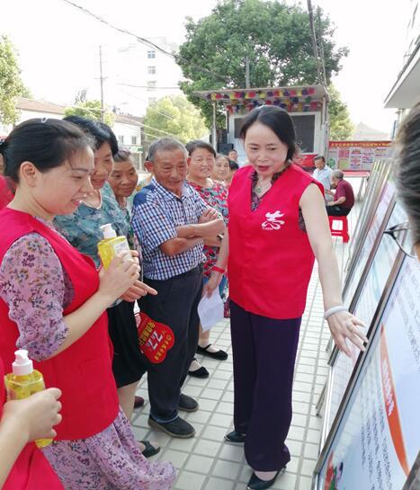 健康知识进社区 志愿服务暖民心