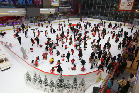 凯德·西城上演冰雪艺术大绘 冰面作画涂鸦冬日色彩