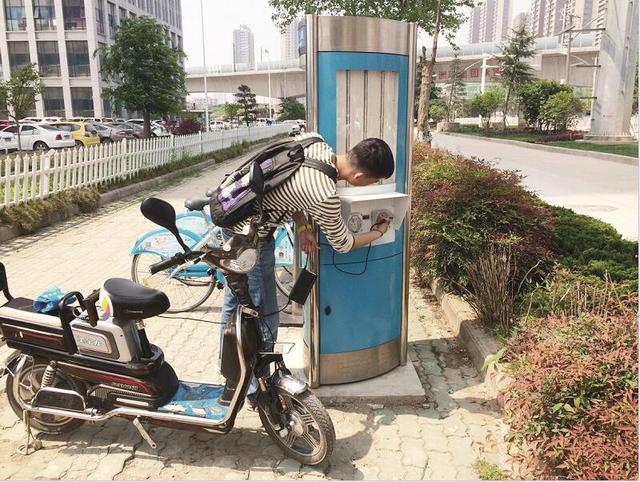 武汉公共自行车站点添插座 可为手机电动车充电