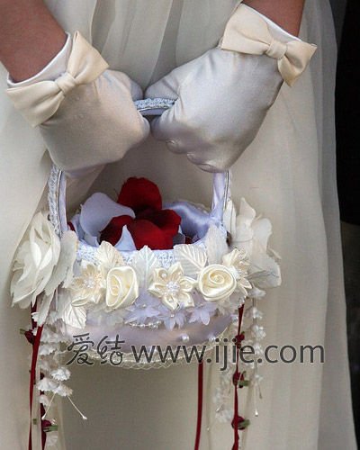 婚纱的手套_女童戴婚纱长白手套