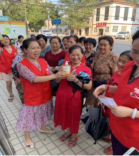 健康知识进社区 志愿服务暖民心