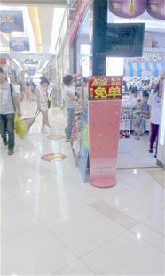 <a href=http://www.xianzhaiwang.cn/news/huangshi/ target=_blank class=infotextkey>黄石</a>超市刮起促销风 商家通过半价促销赚利润