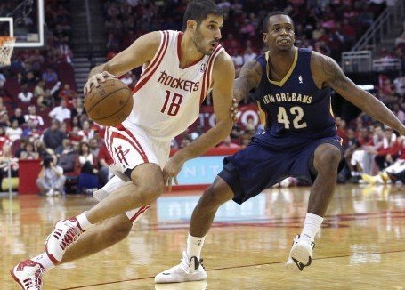 火箭首发大前锋难产 底薪男屌丝逆袭阿西克?