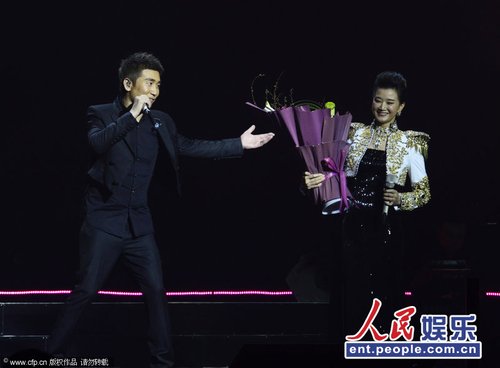 沙宝亮演唱会宋祖英深情对唱 同跳双人舞唯美