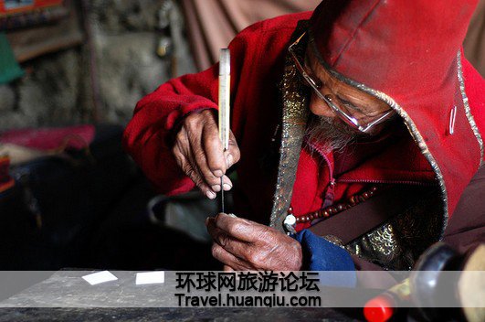 尼泊尔特产廓尔喀弯刀全球闻名_旅游频道_旅