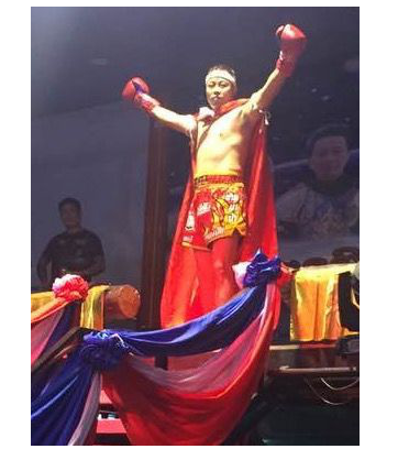 彭小龙40岁重返拳坛 KO泰拳王传递正能量