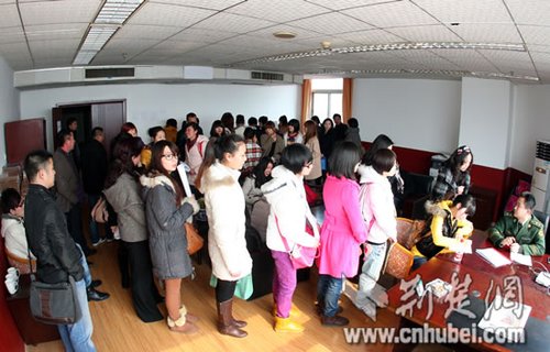 武汉招聘120名合同制消防员 女性纷纷来报名