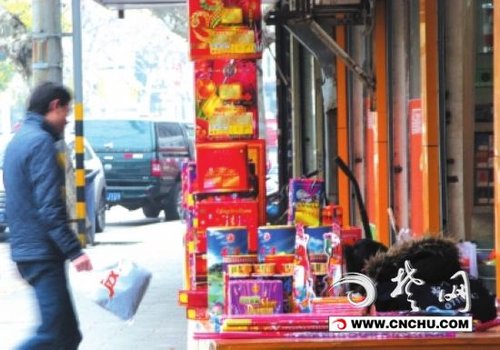 荆州烟花爆竹销售遇冷 与往年相比下降三成左