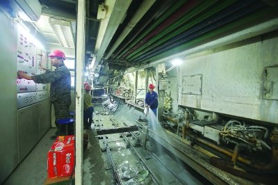 武汉地铁3号线下穿2号线 首个地铁"立交"将形成