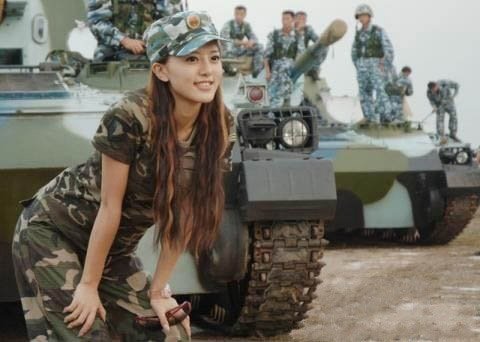 阿兰获封康巴第一美女特色民族装展现天籁容貌_