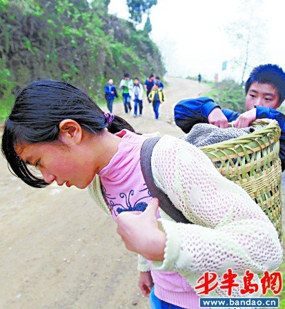 一个背篓30斤对比a背篓的背明星中分和斜刘海压弯图片