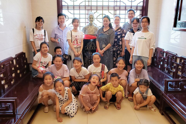 鄂州市中医医院带领13名留守儿童 快乐一日游