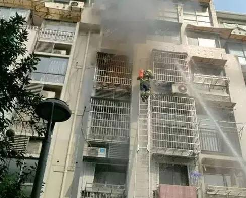只因防盗窗上少了一道“门” 母子俩葬身火海
