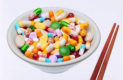 男子一胃疼就吃抗生素 8年后全身发黄如蜡人