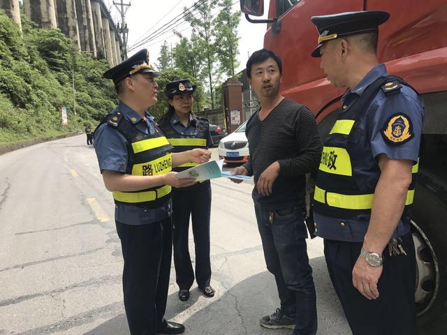 恩施市公路局:路政宣传“面对面”