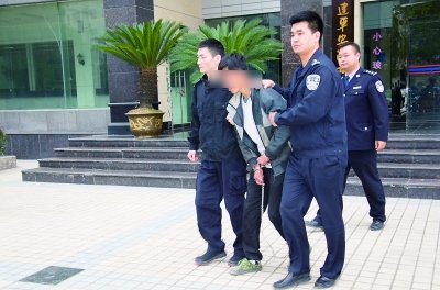 湖北民警力擒9.20杀人案主谋 不幸被手榴弹炸伤持枪杀人案,高速公路,派出所所长,野三关镇,巴东县