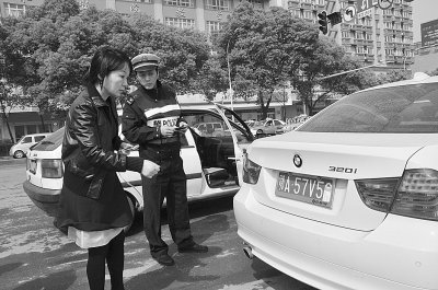 武汉神眼交警一眼辨别假套牌豪车(图)