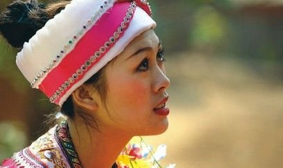 云南拉祜族女人光头最美 胎盘象征一生安康