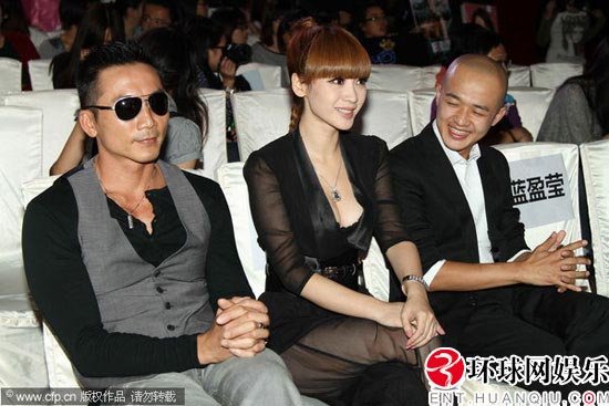 组图:柳岩性感做主持+现场遭<em>猛男</em>选手袭胸