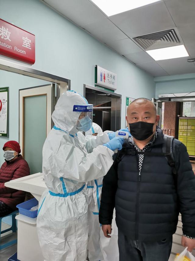 亚心医院急诊科作为抗击疫情的第一线,每一位医护人员都无怨无悔,每