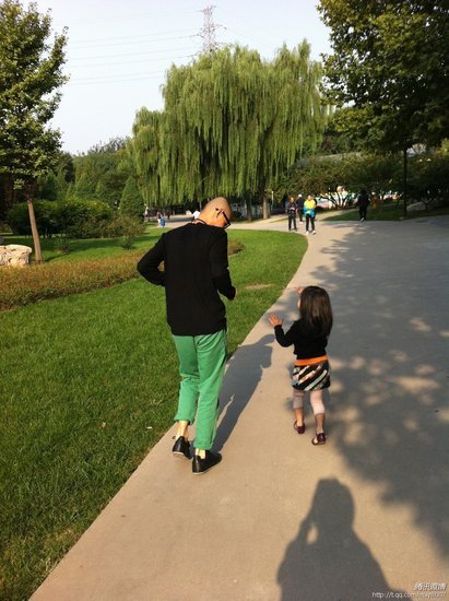 疑马伊璃晒<em>女儿</em>照片 微博大呼<em>想念</em>爱马(图)_地