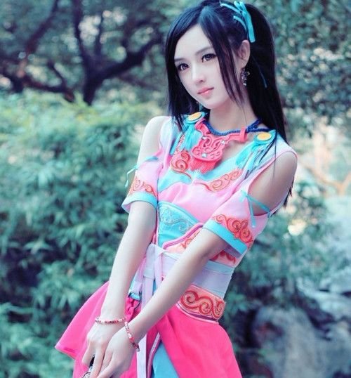 90后嫩模酷似杨幂图片
