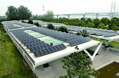江滩太阳能发电系统昨并网