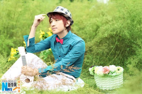 !高清:后弦新专辑将发 曝全新清爽王室休闲装写