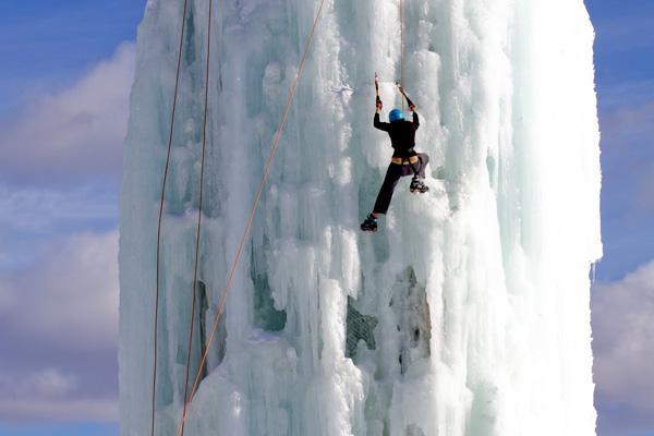 加拿大BC攀冰:挑战最"高冷"的极限运动_大楚网_腾讯网