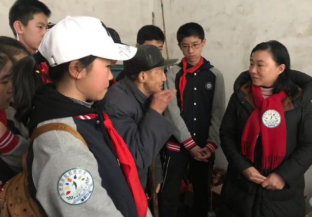 嘘寒问暖,感受老人的v老人短发,女生了解,让老人们感受到温暖和关心.心理起居头型初中生图片